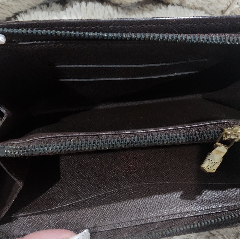 Authentic Louis Vuitton Brown Textured Wallet - Picture 5 of 8